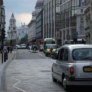 Londyn City, ulica Watling St. z widokiem na katedrę św. Pawła